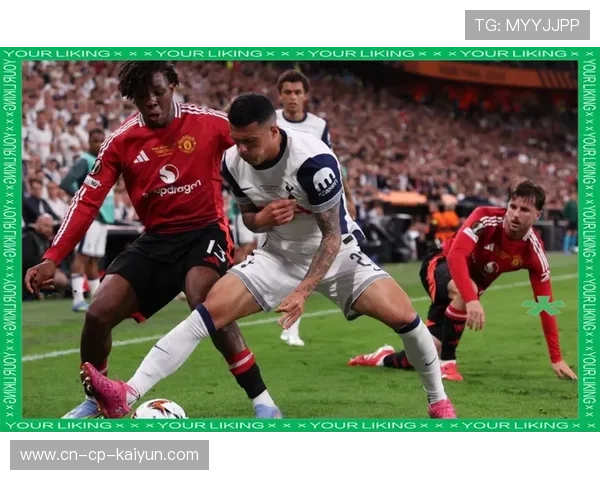 曼联全力迎战热刺，重点放在锋线新星谢什科身上