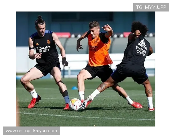 皇马全队冲刺训练进入高强度周期,锻造巅峰状态迎接新赛季 皇马全队冲刺训练进入高强度周期,锻造巅峰状态迎接新赛季